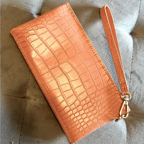 Wristlet Wallet in brand new condition, zipper and plenty of credit card slots. - Picture 2 of 3
